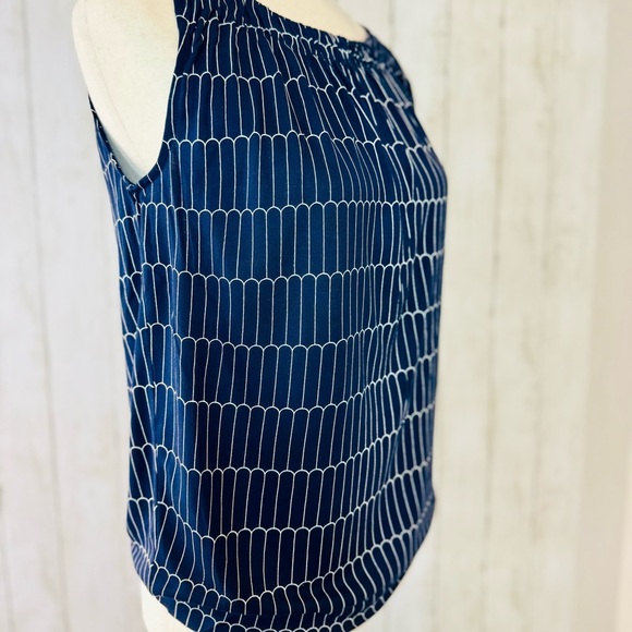 LOFT Outlet | Navy Scallop Stripe Sleeveless Blouse XS - Picture 5 of 12